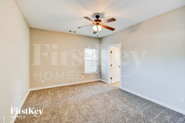 Building Photo - 285 Hathaway Ln