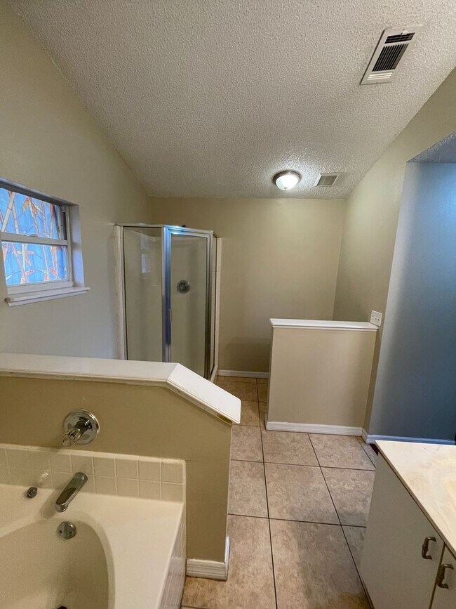 Building Photo - COMING SOON: Charming Home in Prime Deltona Neighborhood
