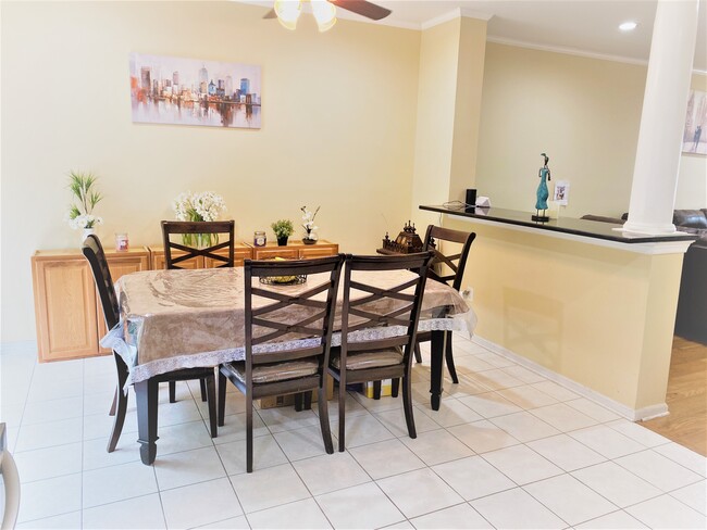 Building Photo - 208 Blossom Cir