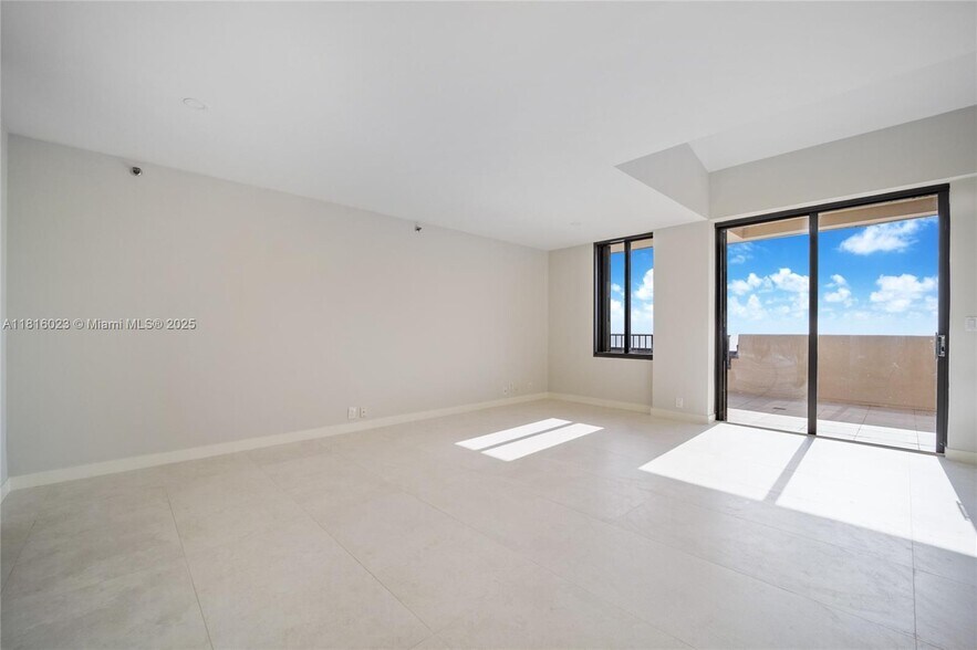 Building Photo - 201 Crandon Blvd