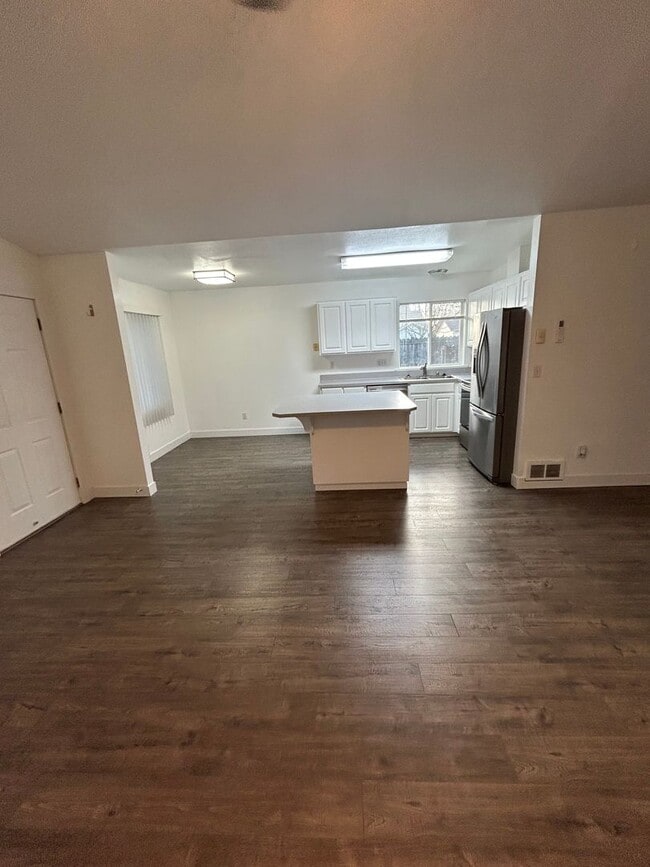 Building Photo - Beautifully Remodeled 2 Bedroom 1 Bath Duplex w/ Large Yard!! Pets are welcome! Electric car char...