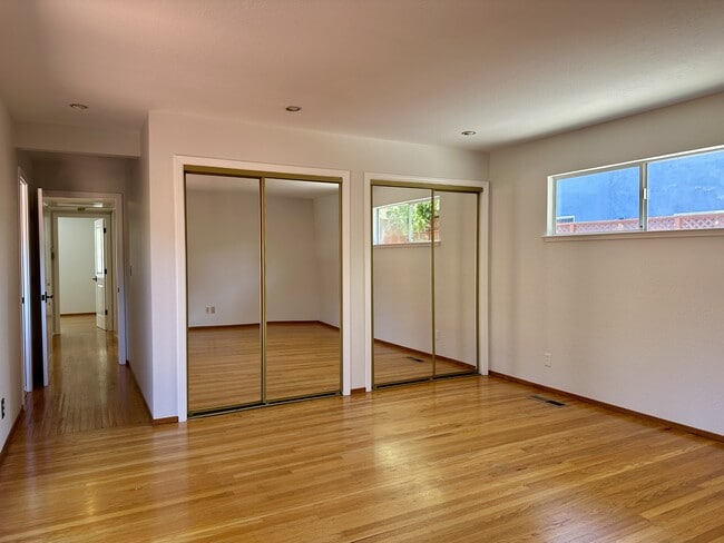 Building Photo - 1633 Honfleur Dr