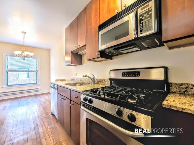Building Photo - 1 bedroom in CHICAGO IL 60613