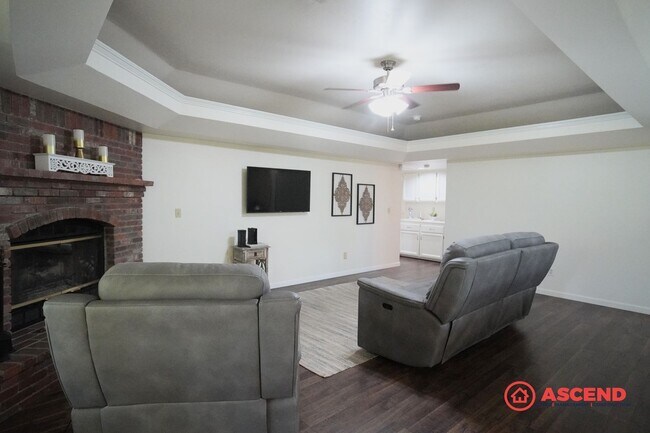 Building Photo - FULLY FURNISHED, Beautiful Home Located In...