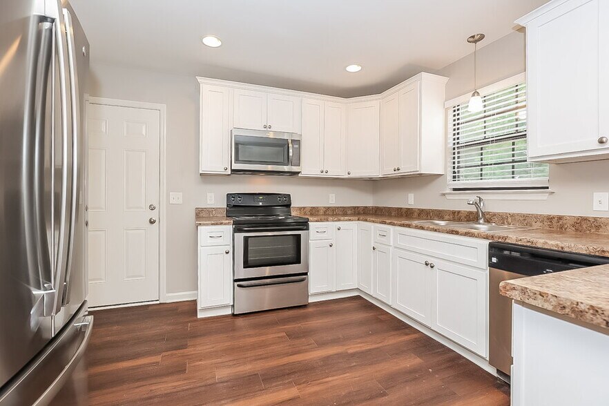 Building Photo - 2535 Ramblewood Dr