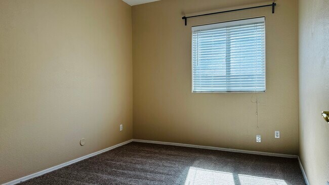 Building Photo - 839 E Las Colinas Pl