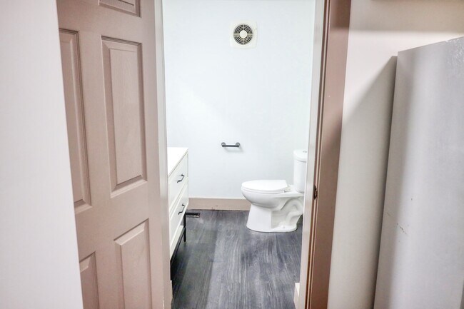 Building Photo - 1121 N Dearborn St