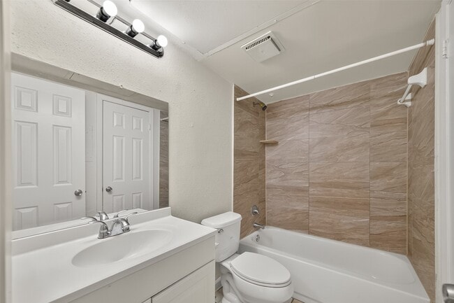 Building Photo - 10555 Turtlewood Ct