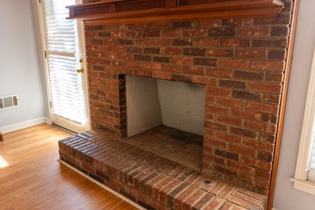 Building Photo - 3301 Sams Way SE