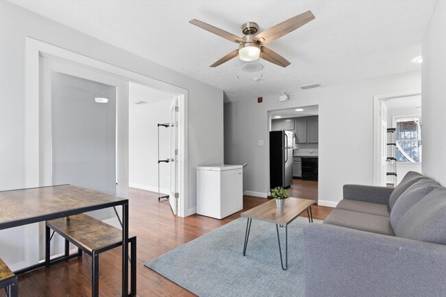 Building Photo - 50 Saragossa St