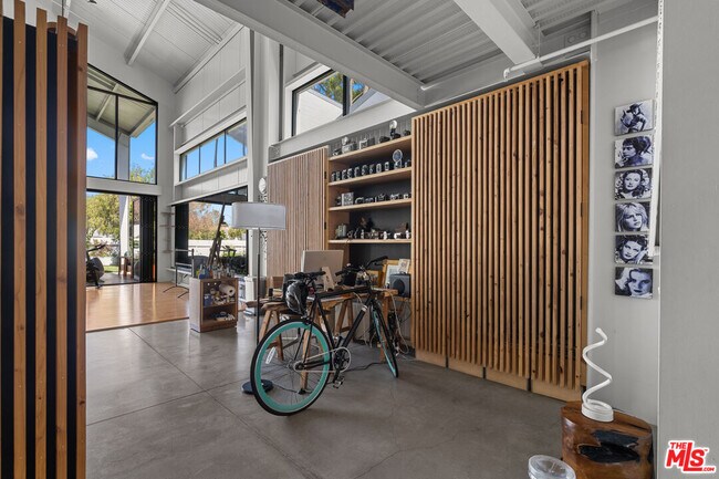 Building Photo - 548 Rose Ave