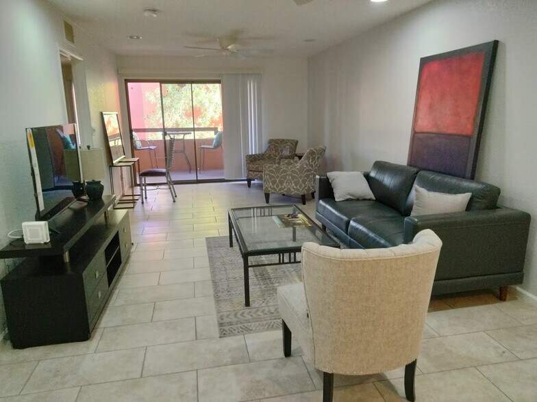 Building Photo - 4303 E Cactus Rd