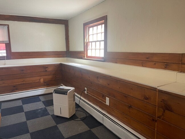 Building Photo - 182 Division St