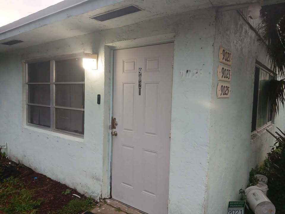 Front - 9021 W Highland Pines Dr