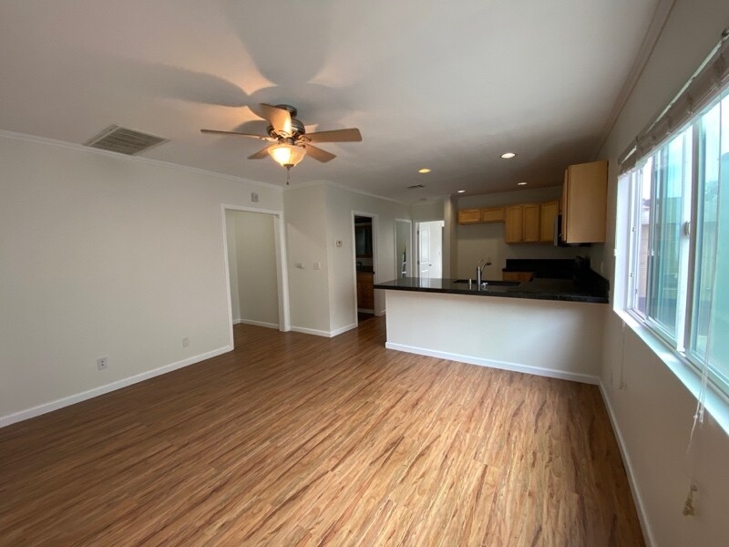 Building Photo - 5536 Franklin Ave