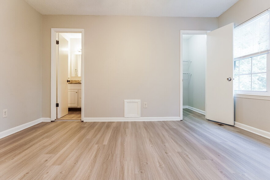 Building Photo - 904 Cedar Crest Dr