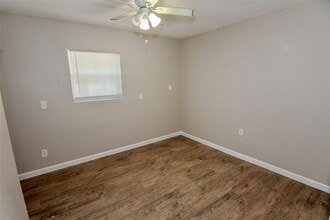 Building Photo - 904 Mobile Dr