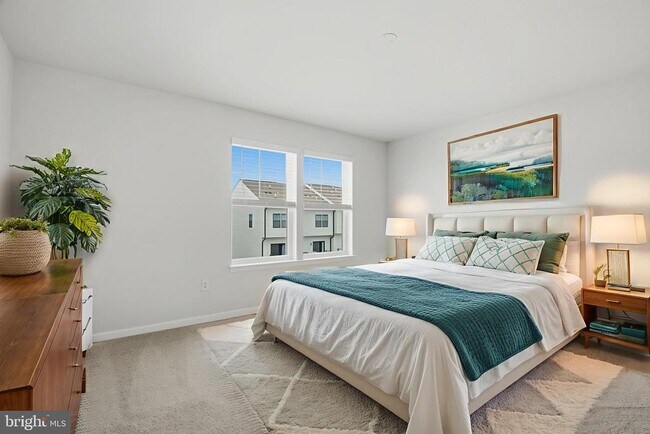 Building Photo - 332 Ensemble Wy