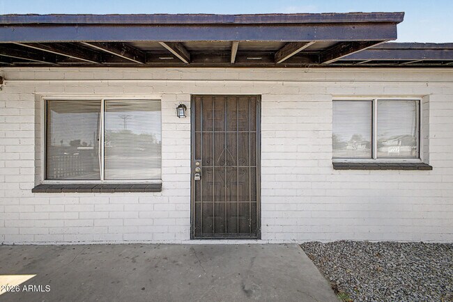 Building Photo - 3143 W Glendale Ave