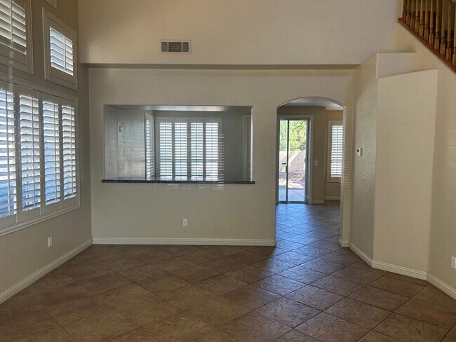 Building Photo - Beautiful Green Valley Home