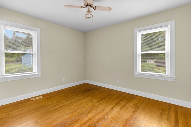 Building Photo - 120 Bernhurst Rd