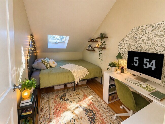 Building Photo - 70 Rutland St