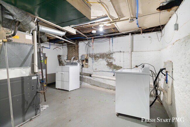 Building Photo - Charming 3-Bedroom Home with Spacious Livi...