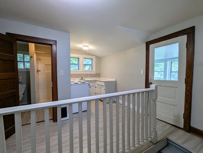 Building Photo - 818 Woodbine Ave