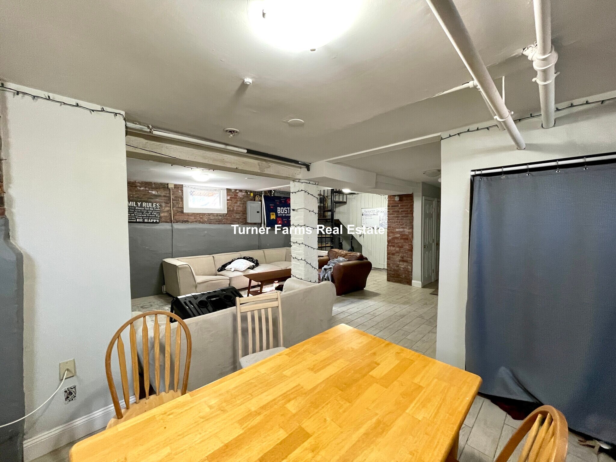 Building Photo - 38 Cherry St