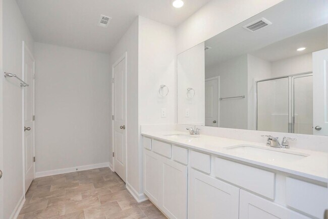 Building Photo - 250 Hazel Ln