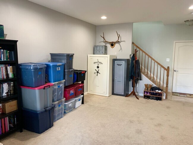 Building Photo - COLONIAL FORGE TOWNHOUSE - STAFFORD (END U...