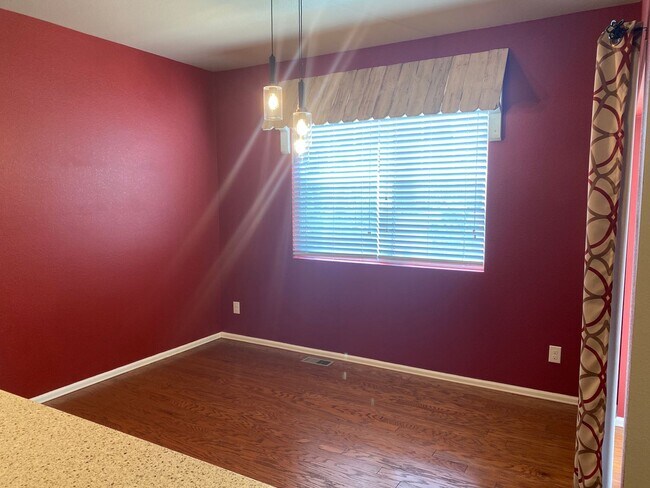 Building Photo - Charming, 3 story, 4 bed/3 bath on Corner Lot!