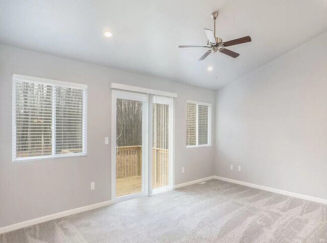 Building Photo - Beautiful family home in Fowlerville
