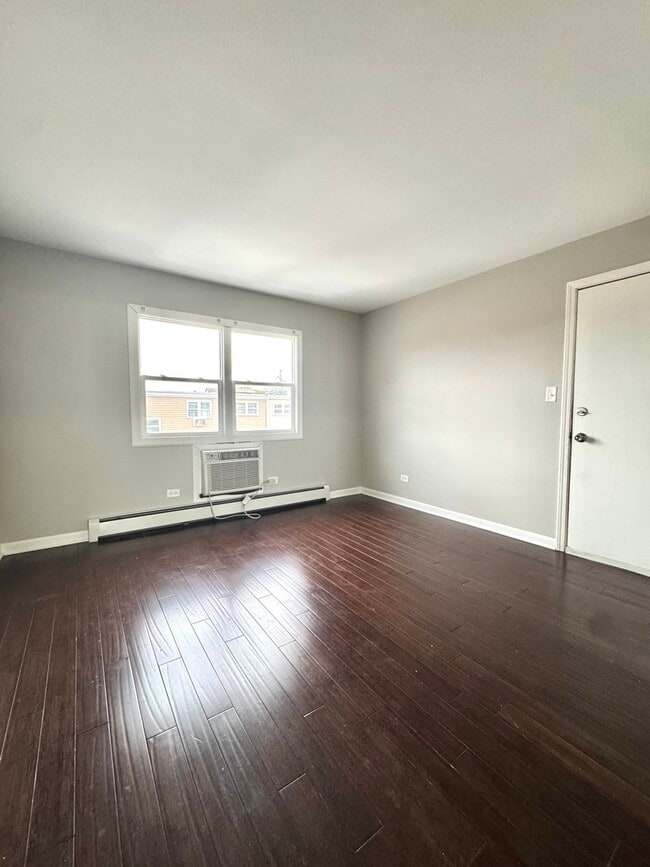 Building Photo - 5644 W 105th St