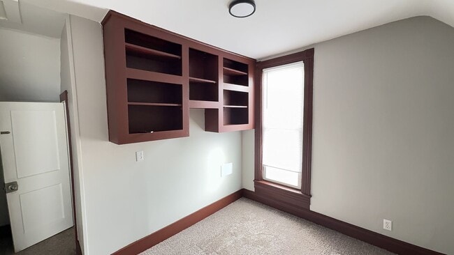 Building Photo - Beautiful Muncie Property!