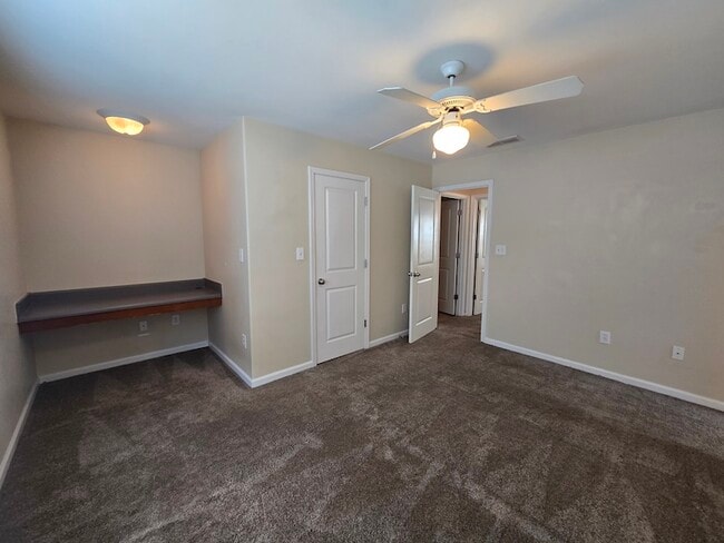 Building Photo - 2180 Lakeside Dr