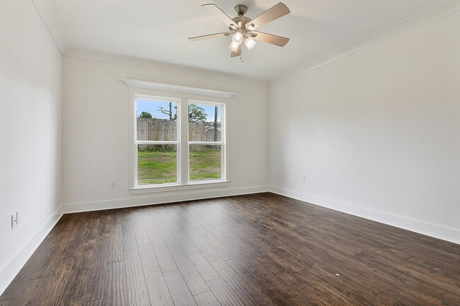 Building Photo - 6843 Kodiak Dr