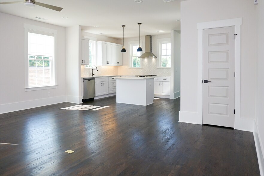 Building Photo - 1003 Parkwood Ave