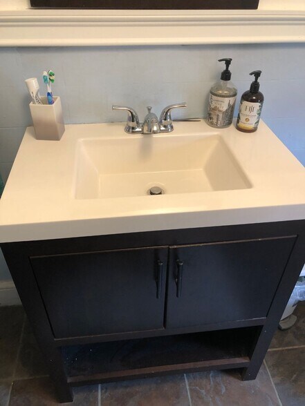 bathroom 2 - 43 Nichols Ave