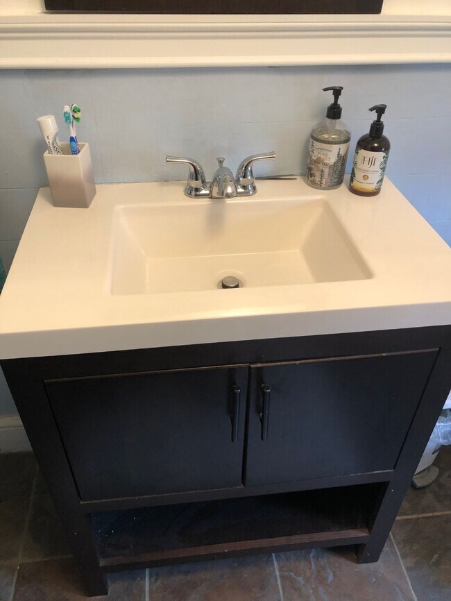 bathroom 2 - 43 Nichols Ave