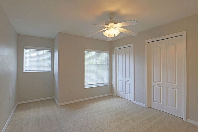 Building Photo - Villages of Stoneybrook 12000-1403