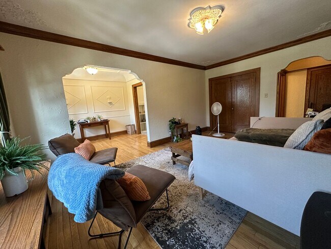 Interior Photo - 1628 Franklin