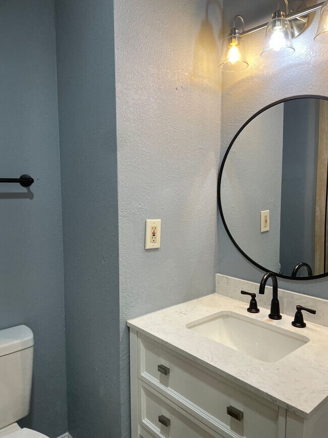 Building Photo - 229 Travis Ln