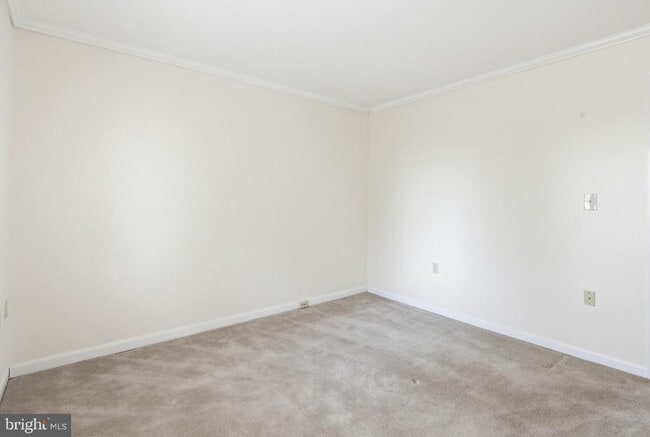 Building Photo - 206 N Towne Ct