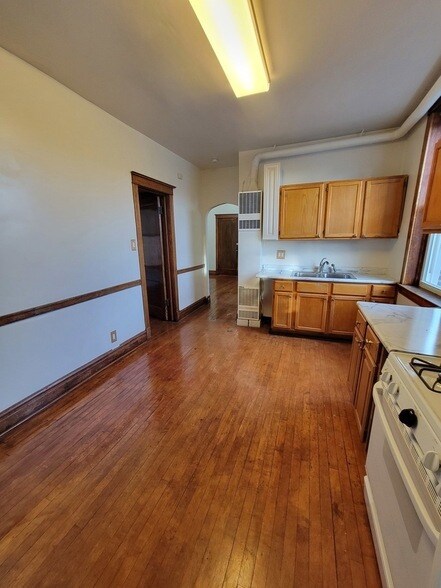 Building Photo - 2014 N Kedzie Ave