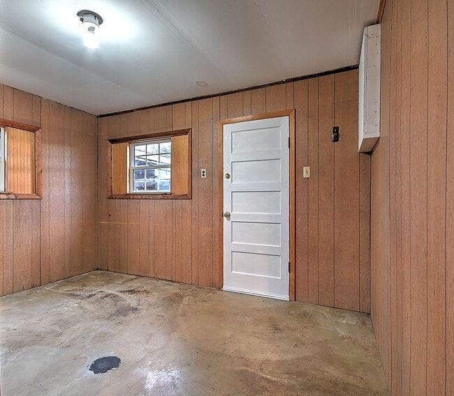 Building Photo - 6456 Blue Springs Pkwy