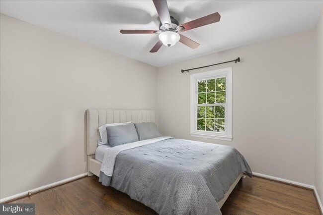 Building Photo - 9472 Lapstrake Ln