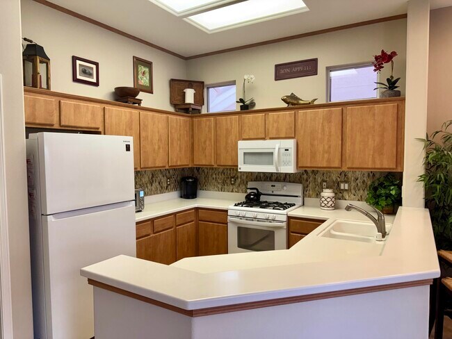 Building Photo - 38517 Fallbrook Ave