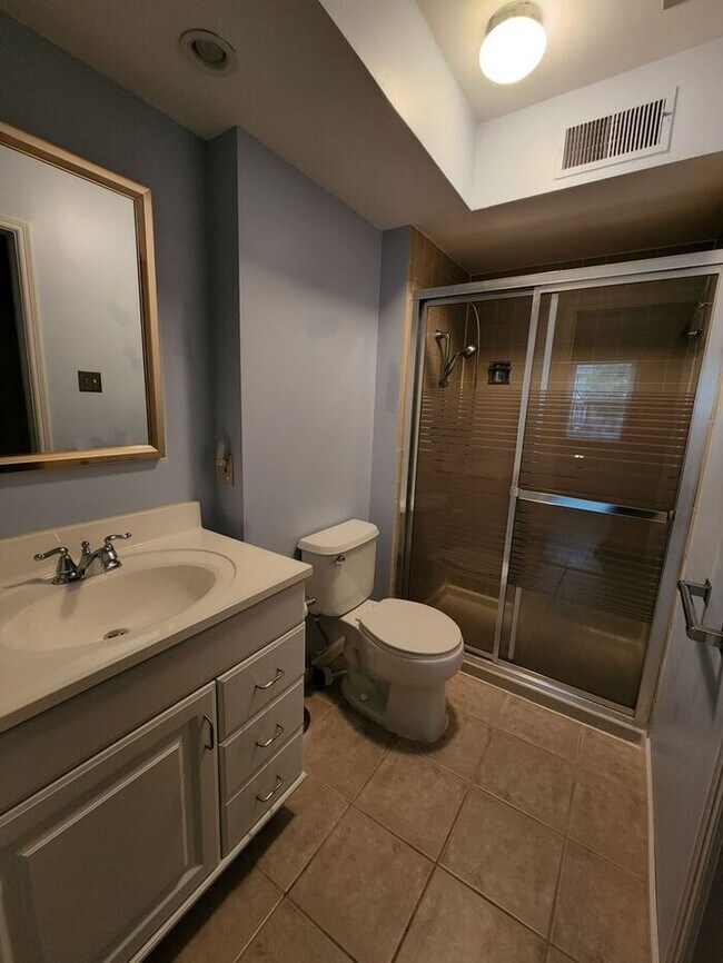 Building Photo - Two Bedroom Two Bath Condo with Pool Access