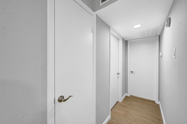 Building Photo - 7555 Katy Fwy